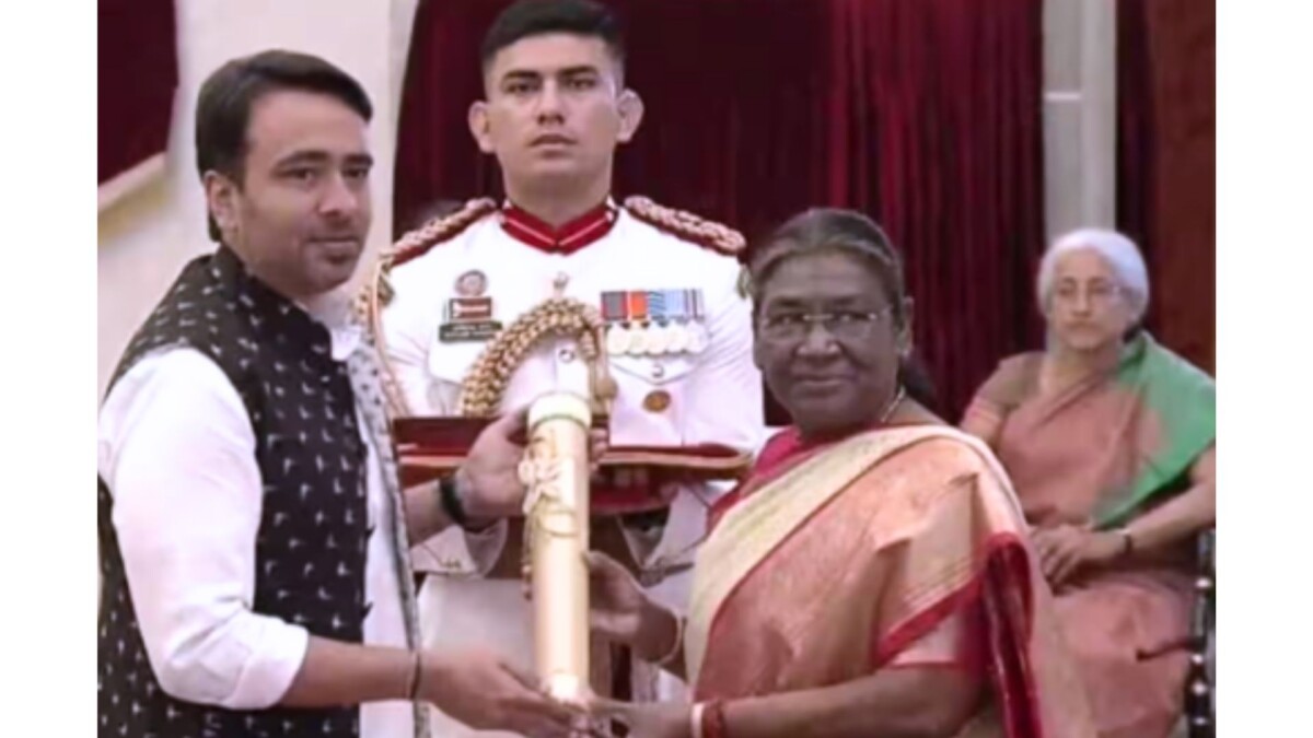 President Honors Five Personalities, Including Advani, with Bharat Ratna