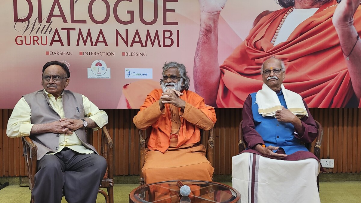 Guru Shri Atma Nambi Ji Inspiring Spiritual Dialogue