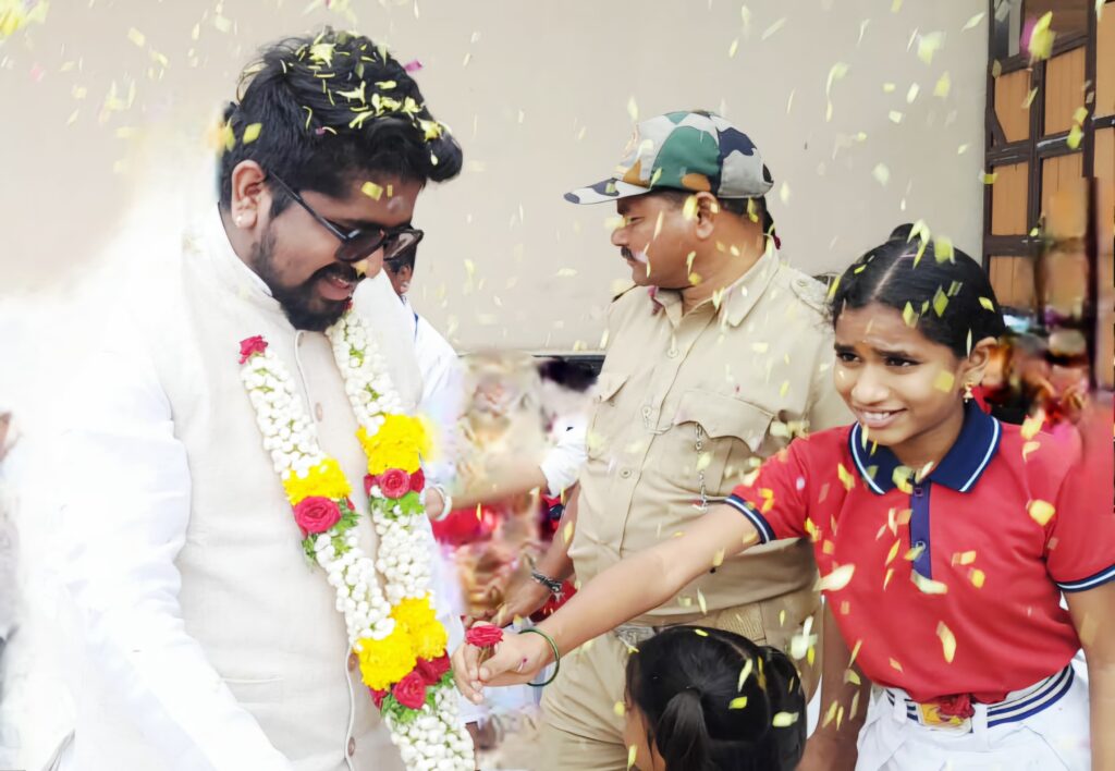 Dr. Bhargav Mallappa Marks Teachers’ Day by Gifting Stationery Kits to Students in Karnataka