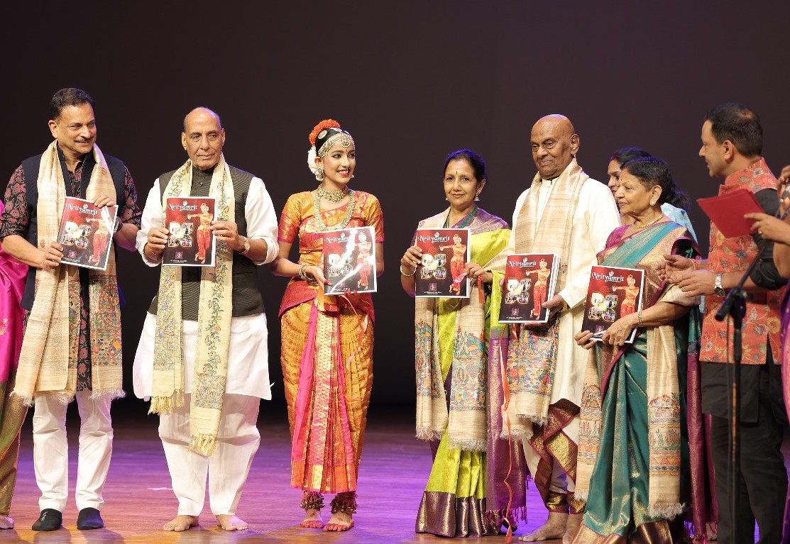 Defence Minister Rajnath Singh Launches ‘Nrityamrit’ Report at Young Kuchipudi Dancer Shambhavi Sharma’s Rangpravesham in Delhi