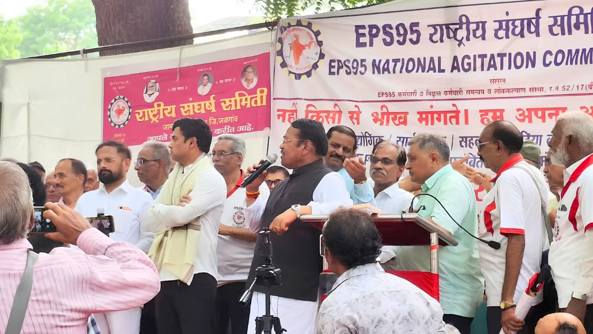 Raise EPS-95 Pension or EPFO Offices Will Be Locked, Pensioners Warn