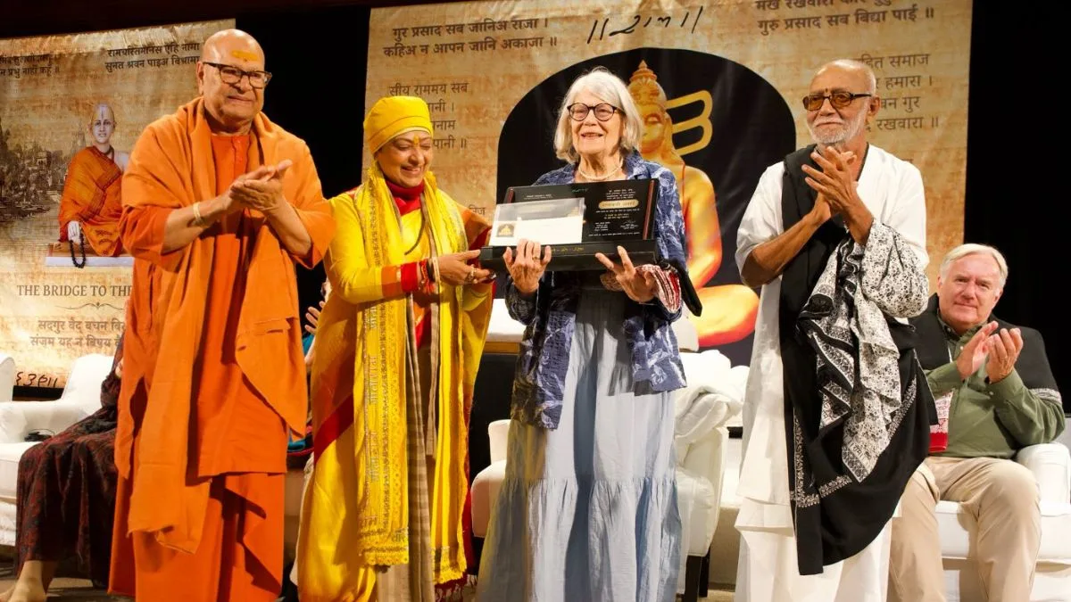 Tulsi Jayanti Makes Historic Debut at Harvard as Morari Bapu Recognises 9 Scholars