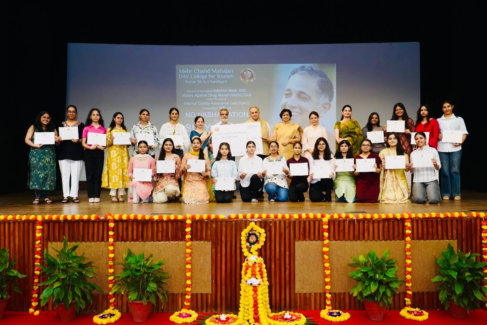 'No Nasha Nation' Message Reaches MCM DAV College as Hundreds of Students Take the Drug-Free Pledge