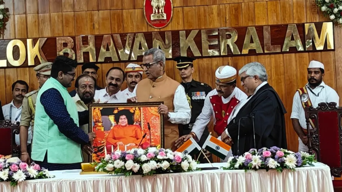 Dr Bhargav Mallappa Presents Sai Baba Portrait at Mathur’s Oath